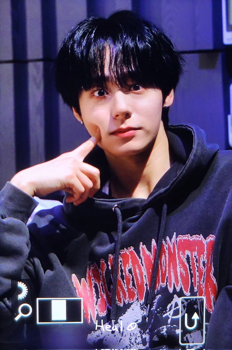 Heal_hw's tweet photo. 251011 
#원어스 #ONEUS #환웅 #HWANWOONG 

말랑 🫧 https://t.co/TBQiJSiZQF