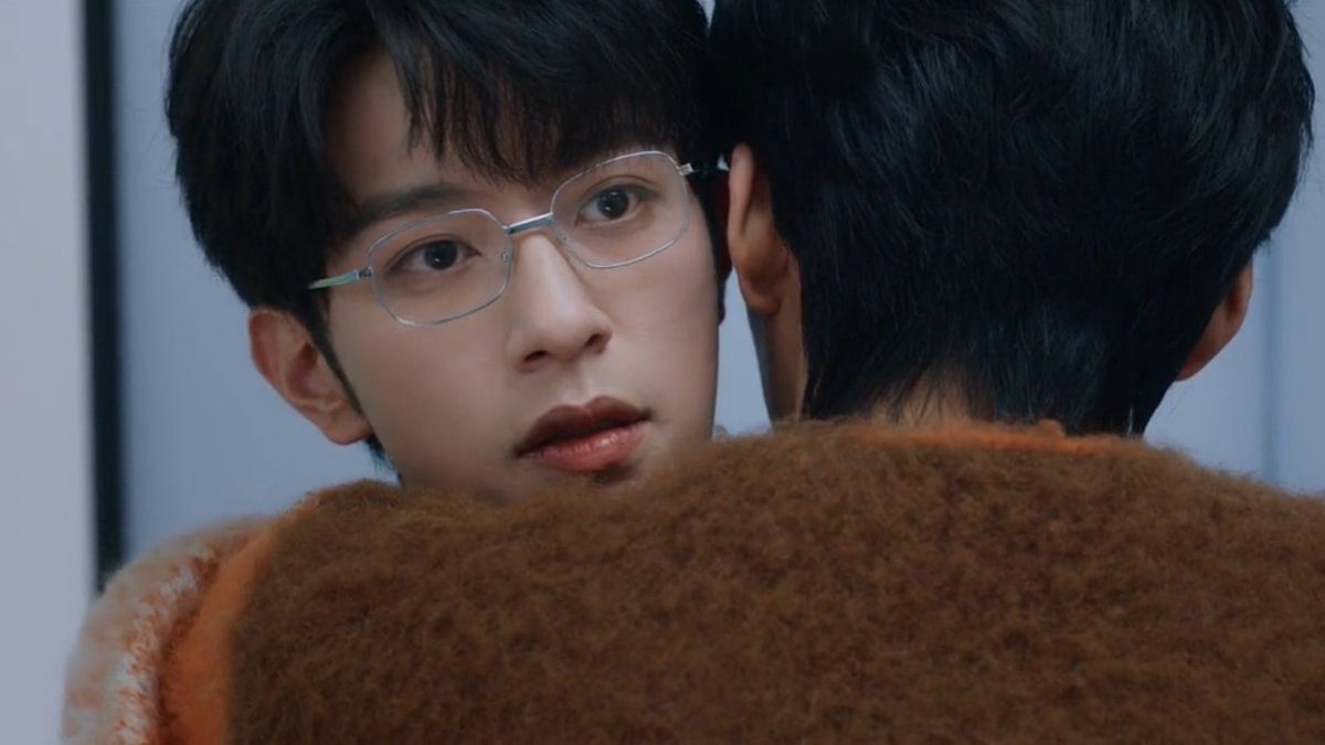 viewployed's tweet photo. NO KISS. ONE 5-SECOND HUG.

yet their scenes were always anticipated. jiangli perfectly portraying gao tu and shen wenlang to life is such a big factor on why viewers were HOOKED.

I’LL TRULY MISS THEM. ❤️‍🩹

#DesireTheSeries #ABODesire
#DesireTheSeriesEP16 #垂涎Desire https://t.co/ofjOIbafU4