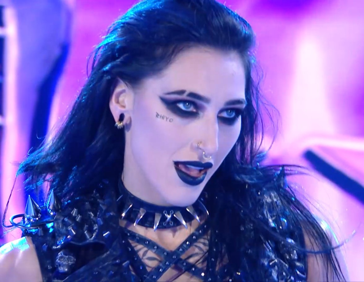 HAYTERSRIPTIDE's tweet image. SHE LOOKS SO GOOD