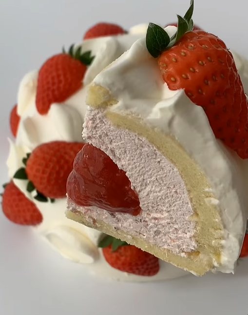 This strawberry cake 🍓