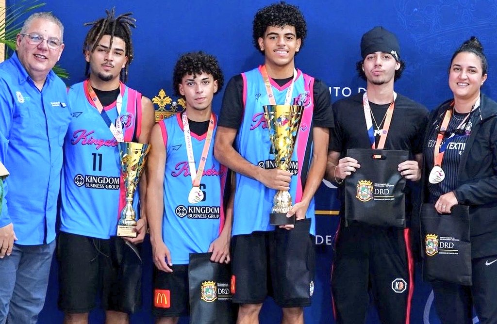 #DRD 
Todo un éxito nuestro torneo escuelas superiores públicas y privadas 🏀 3x3
🥇🥈🥉
Varsity Femenino 
1. ECEDAO Salinas 
2. ⁠San Conrado Ponce  
3. ⁠St Francis Carolina 

Varsity Masculino 
1. St Monica Billingual School 
2. ⁠Colegio San Ignacio 
3. ⁠Esc Deportes  SJ