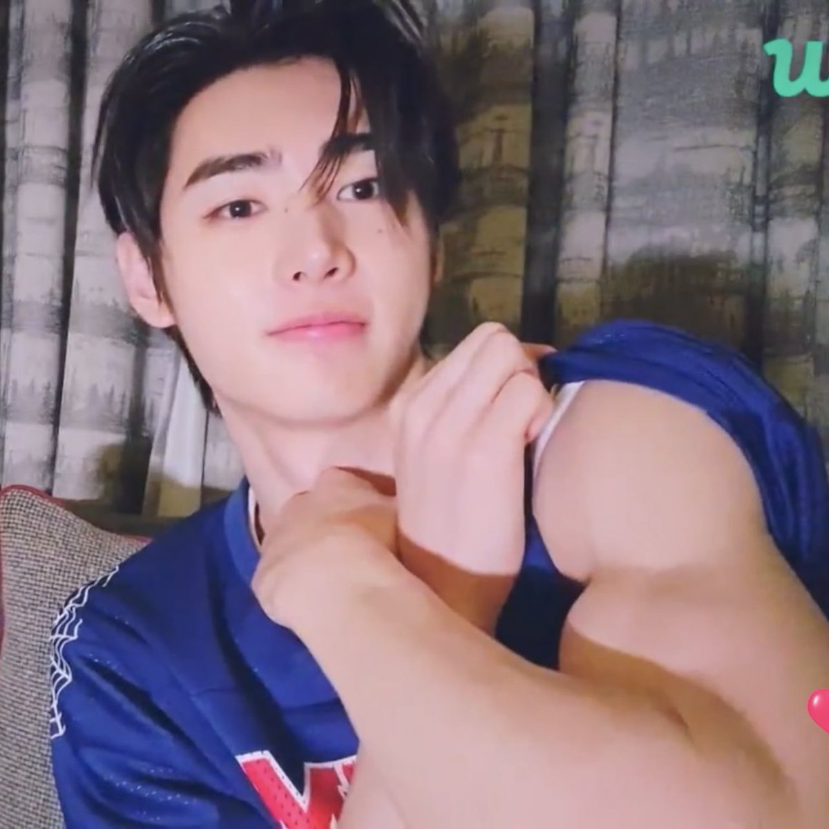 หน้าโคตรแบ๊ว                                  ตัวโคตรบิ๊ก