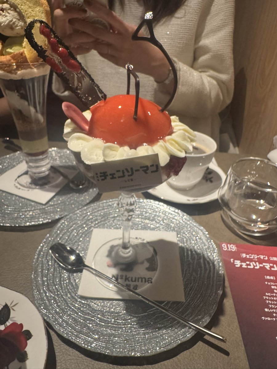 pipipi32651's tweet image. 夜中に食べるパフェの背徳感😼
チェーンソーマンパッフェ