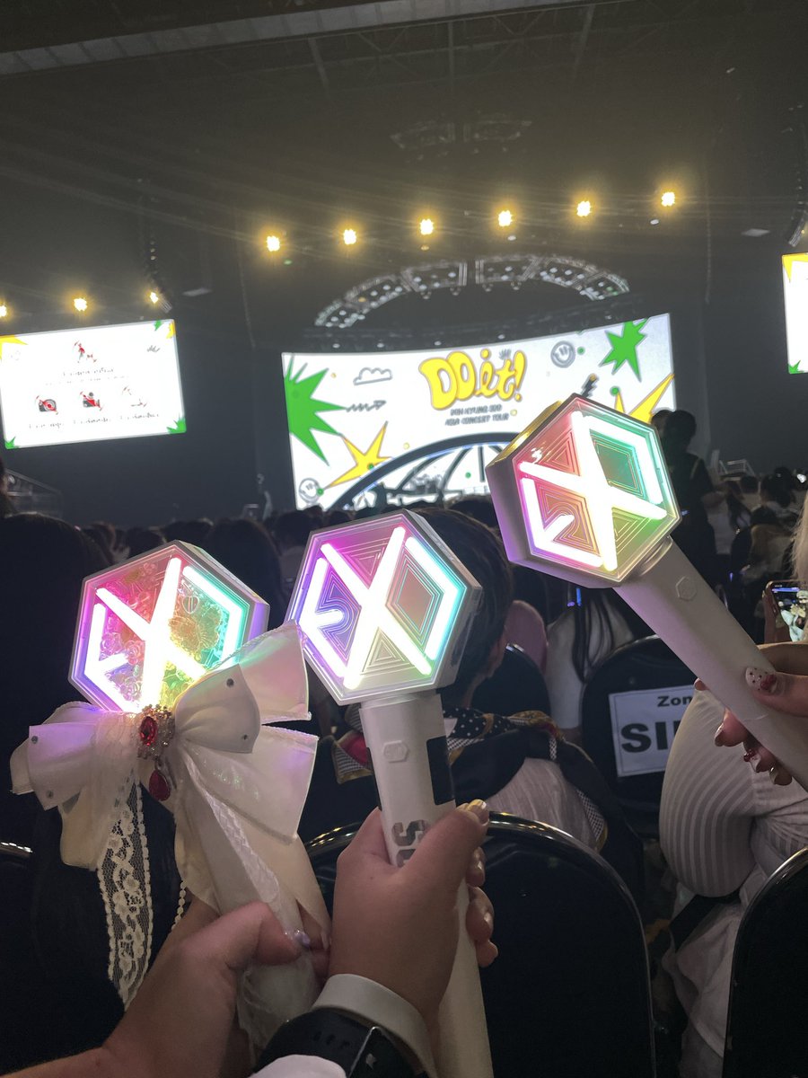 Popcorn_pks's tweet photo. ความรักข้างเดียวตลอดครึ่งชีวิตของฉัน
กำลังร้องเพลงอย่างมีความสุขอยู่บนเวทีนั้น

#DOHKYUNGSOO
#DOit_inBANGKOK https://t.co/tYodHSO8z9