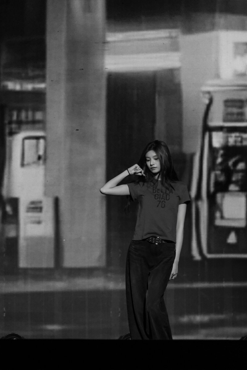 251011 Yiren weibo update 

#Yiren #이런 #王怡人 #怡人 #イロン #kpop