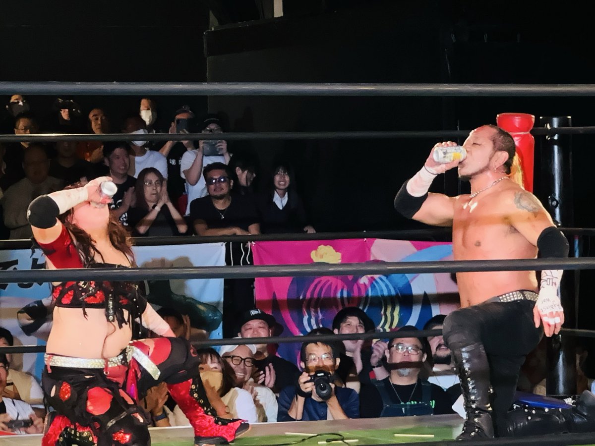 crazymonkey0909's tweet image. #もち15周年 終了

2年半ぶりに鈴季すずと対戦

2年半前、すずに渡したのはガーベラの花束🌼
ガーベラの花言葉は【明るい未来】

そして今日
滅茶苦茶強くなって
ちょっぴり大人になった
すずに渡したのは
キンキンに冷えたハイボール

すず
滅茶苦茶楽しかったよ！！

またリングで乾杯しような🍻