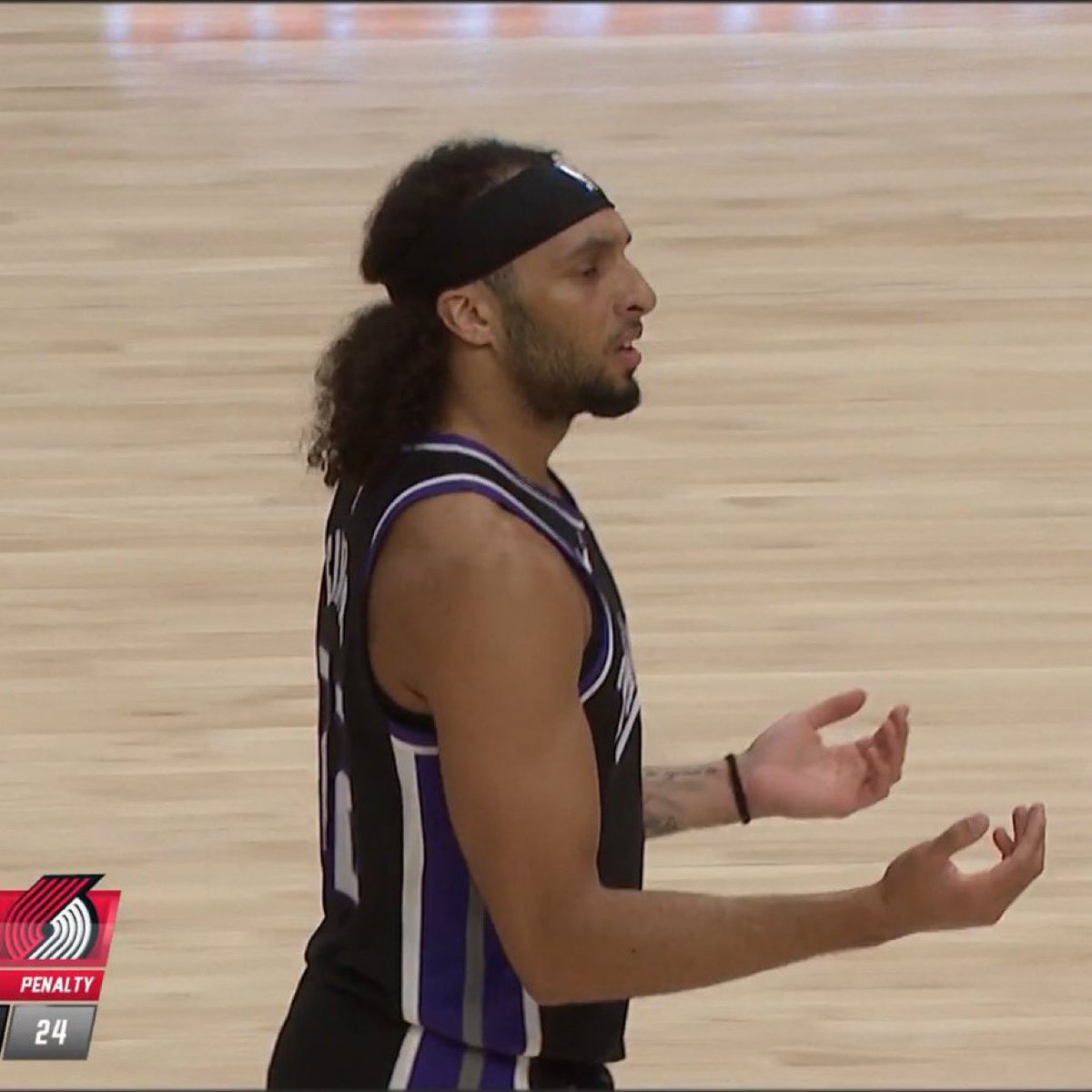 Twitter really bullied Devin Carter into wearing a headband 😭