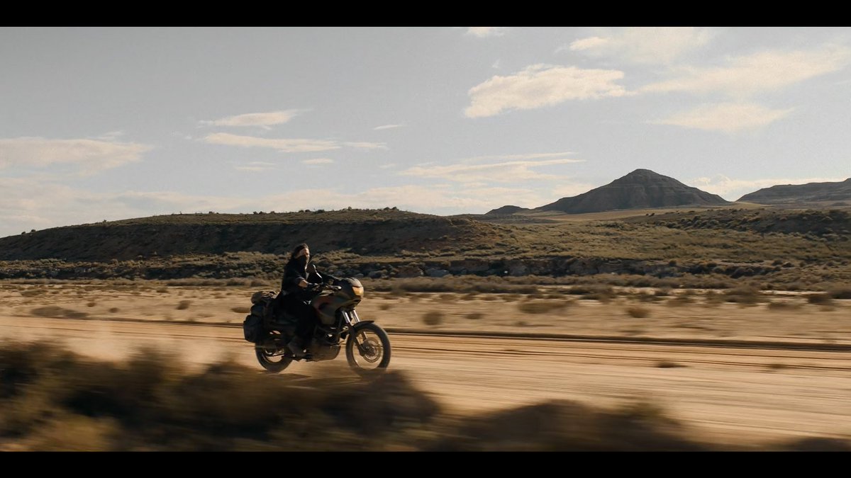 حلقة بأجواء مختلفة تمامًا عن أي حلقة سابقة لـTWD، حلقة جميلة و اجمل مافيها اخراجها..