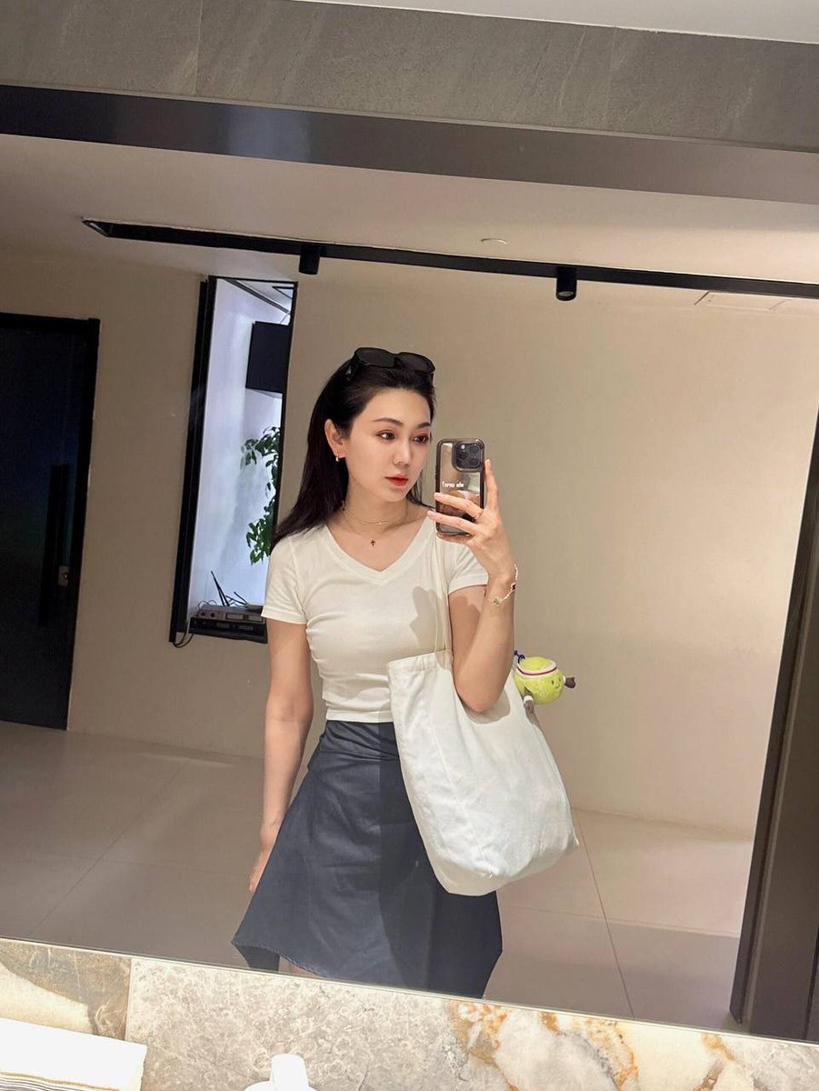 kkaaite's tweet photo. 趁周末约了私信我的粉丝...
还是喜欢这种积极向上，不喜欢叽叽歪歪的

短暂唏嘘完被他脱的一丝不挂，摁在洗手台上后入的感觉，那么的深，又那么的暧昧…
 
有没有体验过的，有想法的可以约一下哦 ~ https://t.co/ikjIPzlW8e