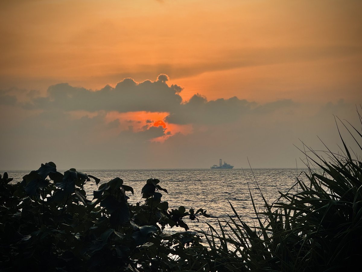 IntrigueImaging's tweet image. #Okinawa #Japan #Sunset #Orange #Boat #Vacation #Island 
#沖縄 #日本 #夕日 #オレンジ #ボート #休暇 #島
#오키나와 #일본 #일몰 #오렌지 #보트 #휴가 #섬