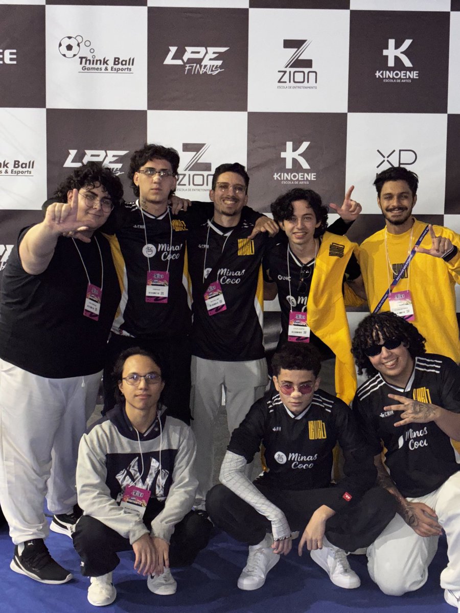 Esse dia aqui foi absurdo! Fizemos tanto barulho que os segurança do evento foram conferir oq estava rolando. 

SIMPLESMENTE LEVEL!
#GOLV1
<a href="/Akshvlr/">aksh</a> 
<a href="/vinyigl/">viny33</a> 
<a href="/FocaKoda/">KodaFoca</a> 
<a href="/Htrfps/">Htr</a> 
<a href="/Haizyvlr/">Haizy</a>