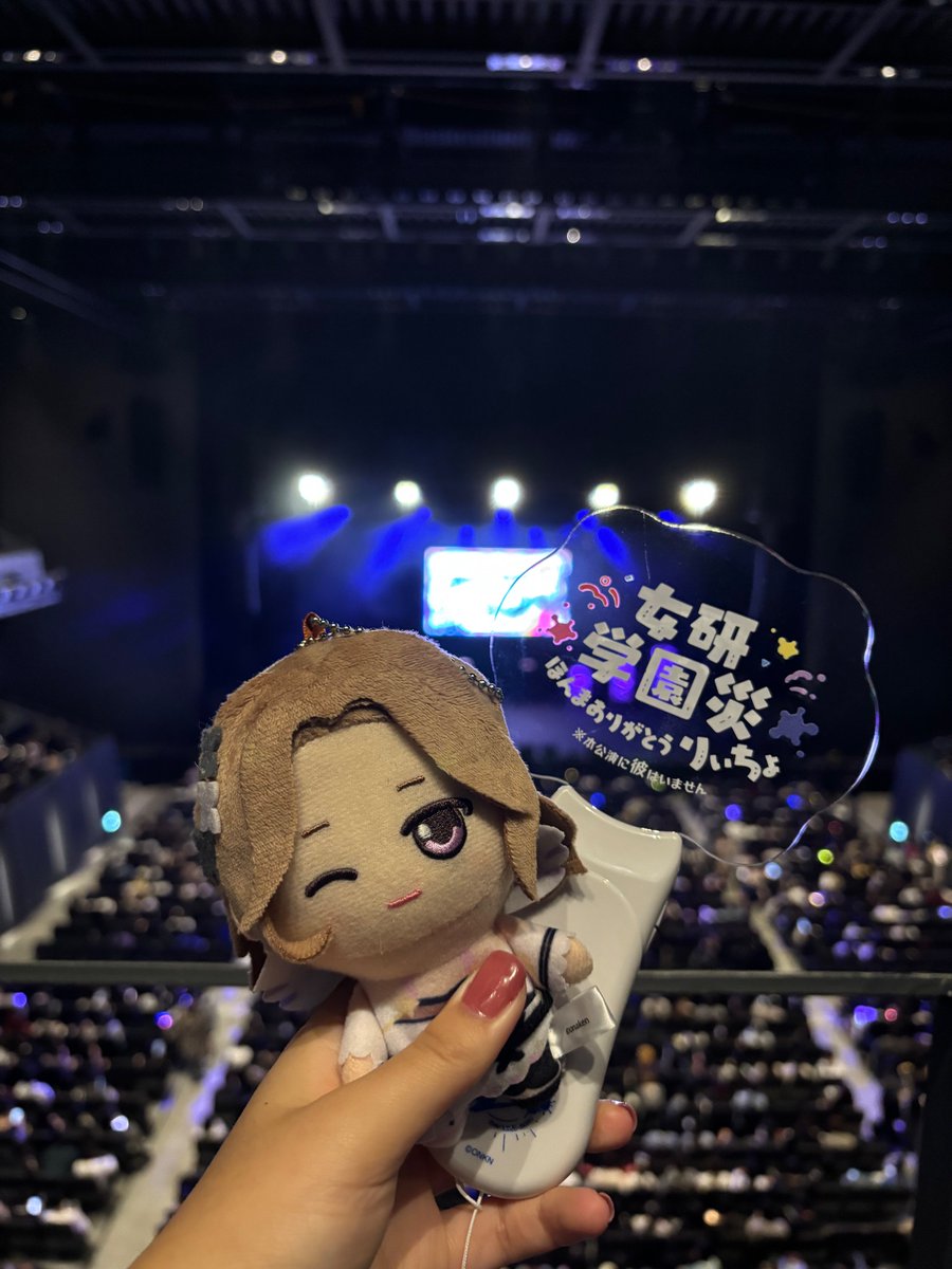 KoHaa_onago's tweet photo. ライブ初参加で、皆さん顔が良すぎてびっくりしたけど、じゅはちちゃんが何より好きだと思いました！
お見送り会は目見てハイタッチしてくれて嬉しかった💜
面白くてずっと笑ってられる時間をありがとうです！
#女研学園災  #はちすとりーむ https://t.co/BEsrU4v57j