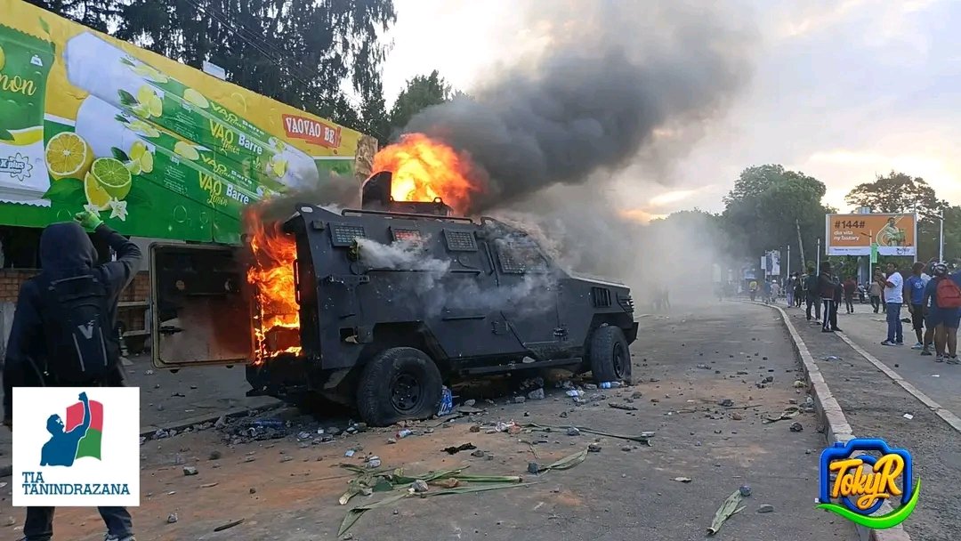 LRynoh76653's tweet photo. Anosy vers ambohidratovo en ce moment, les Genz avec CARSAT🇲🇬
#GenZProtest 
#GenZMadagascar 
#FreeMadagascar https://t.co/UM0ADqgUqW