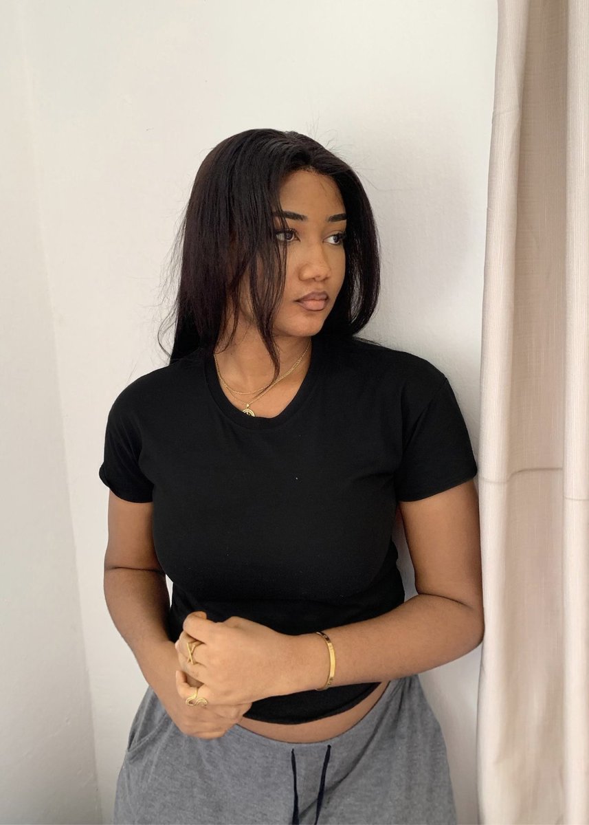 TheDamiForeign's tweet image. Yahoo boys can never bag clean girls like this.