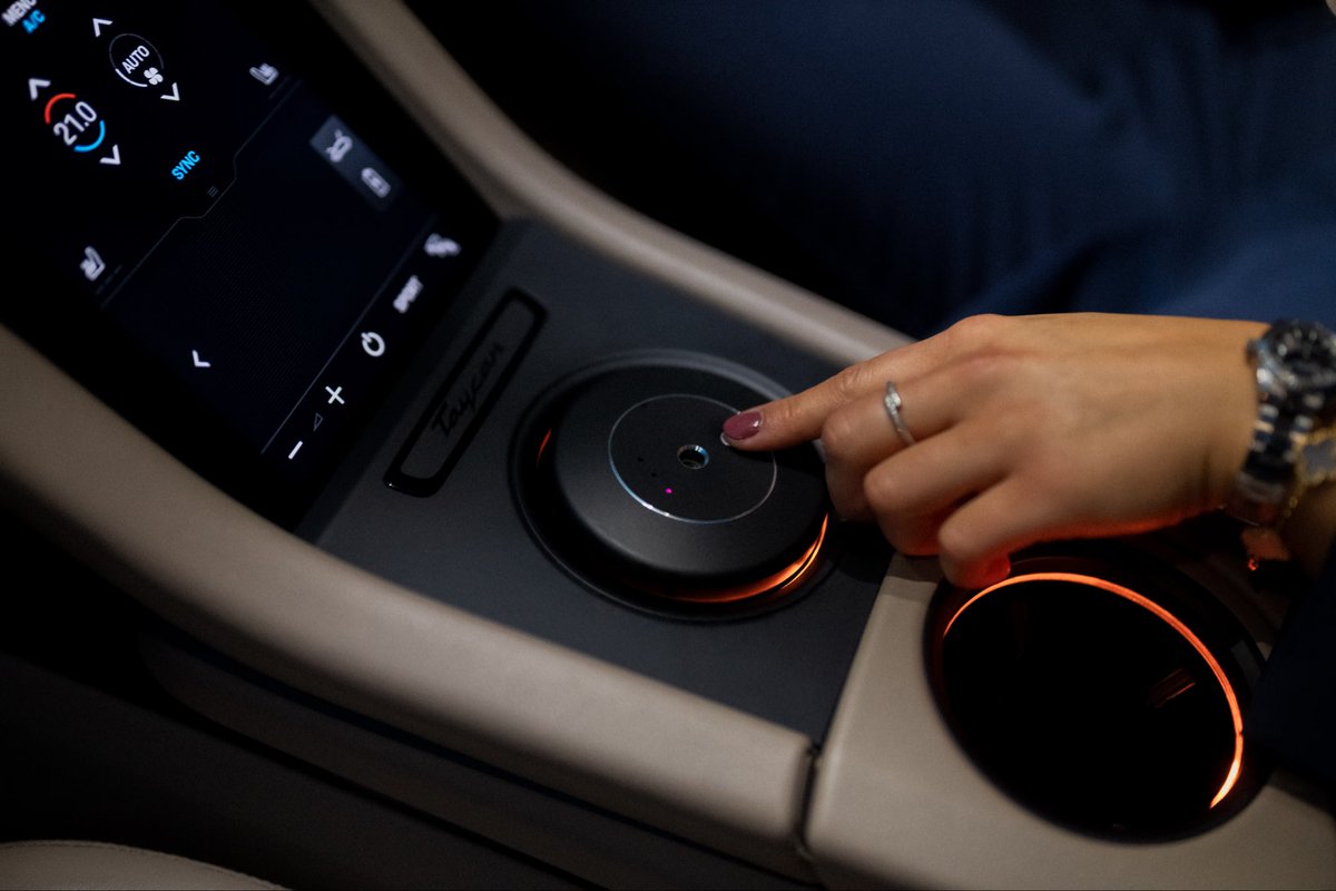 viano_auto's tweet photo. Type 01 Car Diffuser Set

- Smart Auto ON/OFF
- Luxury Fragrances 
- Cup holder / Dashboard fit
- 2 Refills to last you 3 months
- 30 day battery life 

Deliveries from 15th October 🔗 in bio https://t.co/1AaUk9tFKa
