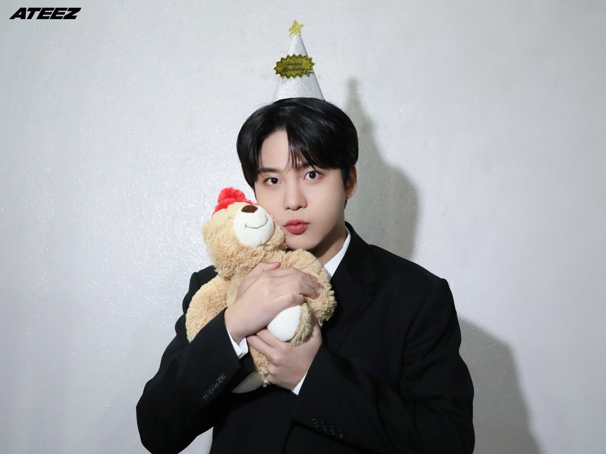 ‼️ ATINYS ‼️

aniversário do jongho hoje! vamos subir as tags e deixar muitas mensagens de amor e carinho, ele merece ❤ comentem aqui embaixo as tags 👇🏻 

HAPPY SUPERSTAR JONGHO DAY
#JonghoLightsTheStage
#달려가_종호생일이_닿는곳으로