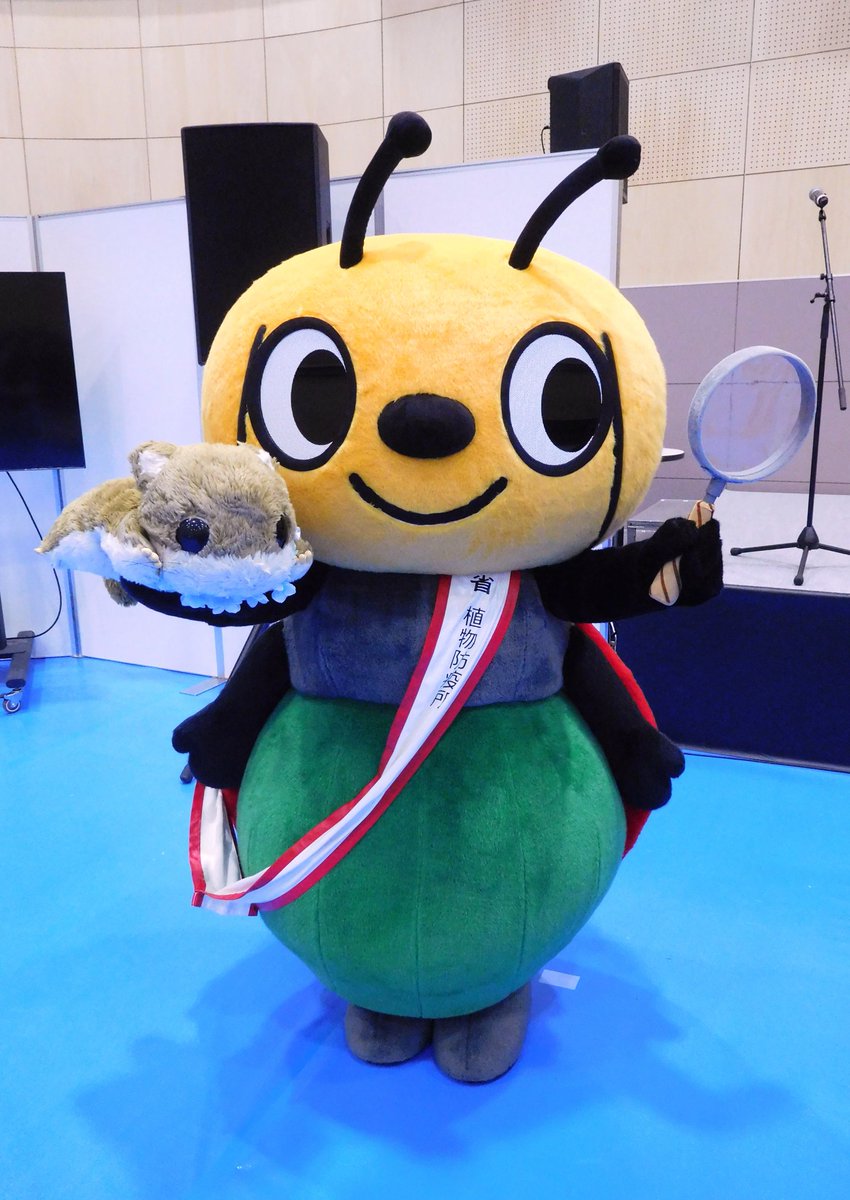 1130momonga_02's tweet image. 『 #ぴーきゅん ＆ &quot;ももた&quot; 記念コラボ写真』
📷2025.10.11.撮影
川崎マリエン【川崎みなと祭り】
登場中にコラボ画を収穫できました♪←久しぶり👌✨
農林水産省・植物防疫所の公式キャラクター🐝
ヽ(=´▽`=)ﾉ〜☆彡
#ももた 
#ももんがコラボ