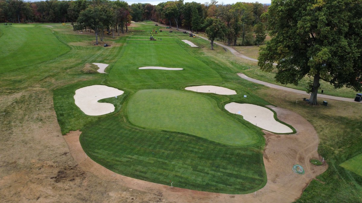patrick04405209's tweet photo. #5 green complex nearing completion (green expanded, new bunkers, and runoff areas added). https://t.co/p9P6QfuJOb