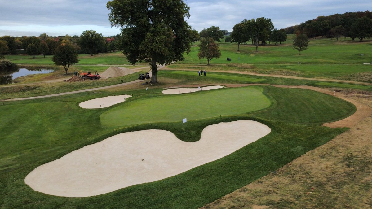 patrick04405209's tweet photo. #5 green complex nearing completion (green expanded, new bunkers, and runoff areas added). https://t.co/p9P6QfuJOb