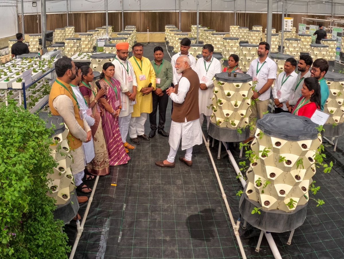 mygovindia's tweet image. PM @narendramodi interacts with the Annadatas of our nation during the Krishi programme at the Indian Agricultural Research Institute in New Delhi
#FarmersFirst
#AatmanirbharKrishi