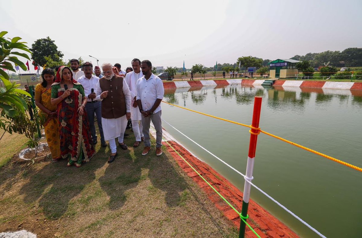 mygovindia's tweet image. PM @narendramodi interacts with the Annadatas of our nation during the Krishi programme at the Indian Agricultural Research Institute in New Delhi
#FarmersFirst
#AatmanirbharKrishi