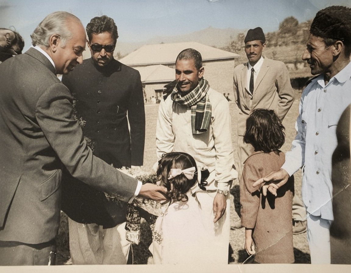 AmeenaTanvir's tweet photo. A moment forever in my heart-me as a baby presenting a bouquet to Shaheed Zulfiqar Ali Bhutto in Rawalakot. With my father, Late (Retd.) Additional Chief Secretary AJK Raja Naseem Akhtar Khan. A memory of legacy, love &amp; a leader’s grace. 
 @BBhuttoZardari @AseefaBZ @BakhtawarBZ https://t.co/z3fnJI9vGU