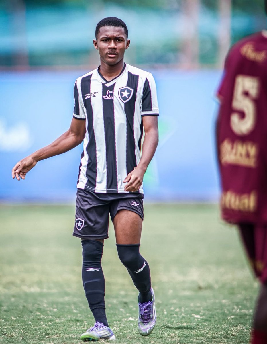 basefogo's tweet photo. Já falei uma vez e repito: Juninho é coisa séria. Liso, decisivo, com ótima troca de direção e muito objetivo.

Precisa ser bem lapidado — como vem sendo — porque ainda tem muita coisa pra oferecer por aqui. https://t.co/HHd5SrRgxQ