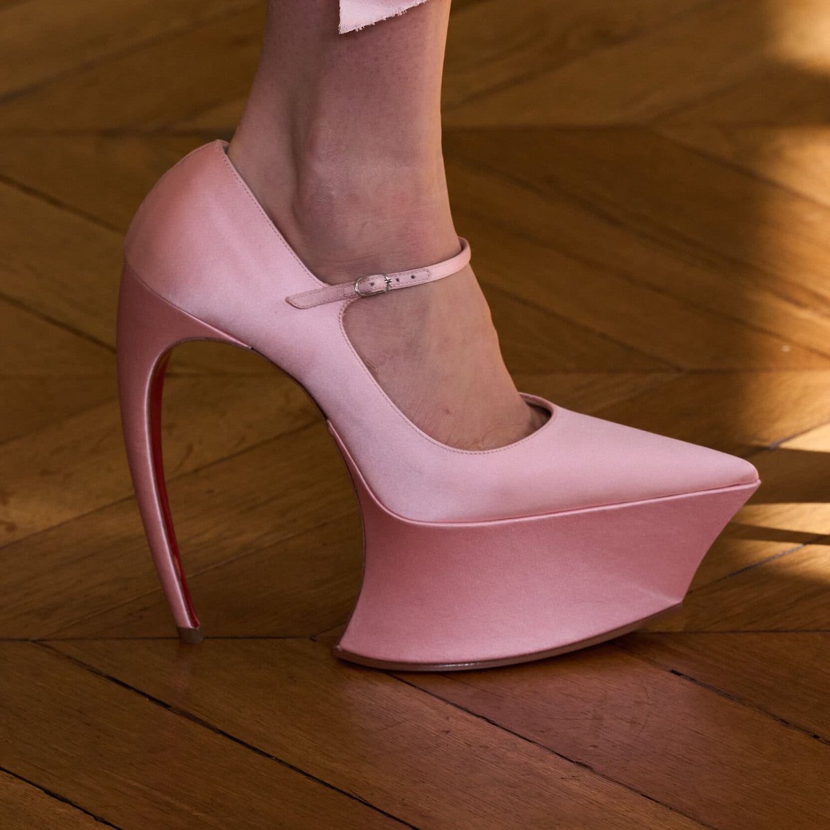 LaModeUnknown's tweet image. Lady Gaga wearing the FRESHEST ✨Matières Fécales✨ Spring/Summer 2026 in Milan. 🪡

WE ARE SO FUCKING BACK