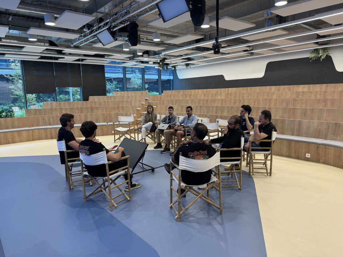 HackBarna tweet media