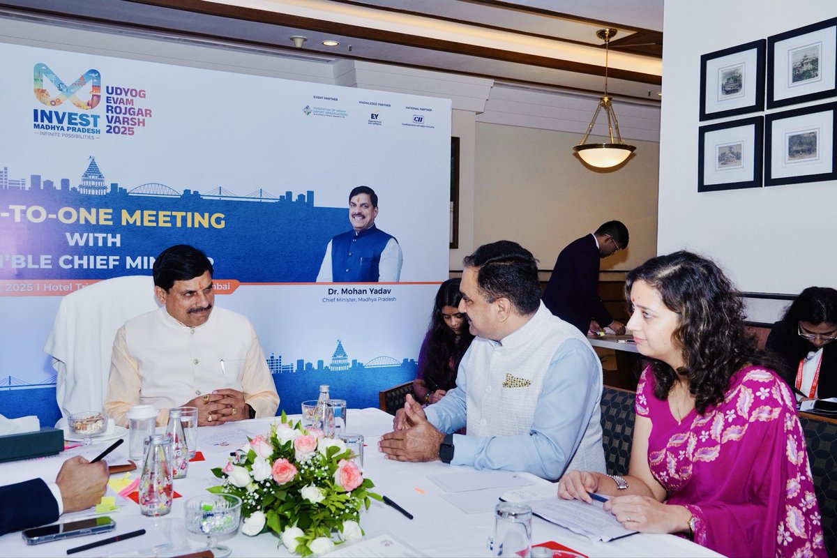 Great pleasure meeting with Honourable Chief Minister <a href="/DrMohanYadav51/">Dr Mohan Yadav</a> ji and quite satisfying to see the commitment for growth and partnership with industry.
Looking forward to our stronger partnership in MP
<a href="/GodrejIndGroup/">Godrej Industries Group</a> 
<a href="/nehakarnik/">Neha Karnik</a>