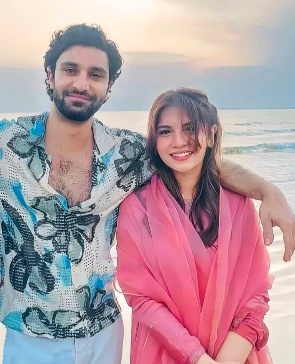 _samosachaat_'s tweet image. how it started                        how it’s going 

#meemsemohabbat #msm #talrosh #talroshid #AhadRazaMir #DananeerMobeen #Ahaneer