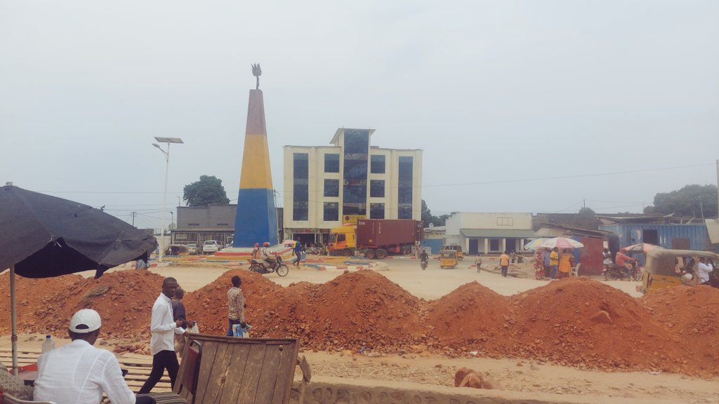 #URGENT #UVIRA:  Des combats violents sont en cours au rond-point #Kavimvira. Selon une source, il s'agit un affrontement entre les Wazalendo de #MAKANAKI et de #Kashumba. Par: <a href="/byobe_malenga/">𝘽𝙮𝙤𝙗𝙚 𝙈𝙖𝙡𝙚𝙣𝙜𝙖</a>

 A suivre...