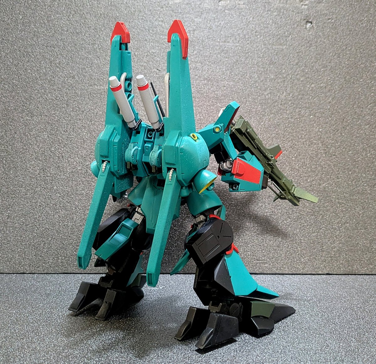 BiKamille's tweet image. HGUC ドーベンウルフ
完成!
丁度1年前、鹿児島ブックオフで購入した旧キットやHGUC等を使い、夢であったゴツいドーベンがようやく実現しました。
大しモンではないですが、もう少しブラッシュアップしたら、職場近くの店舗さんにでも展示させてもらおうかな⋯。
#ガンプラ再販
#ガンダムベース東京