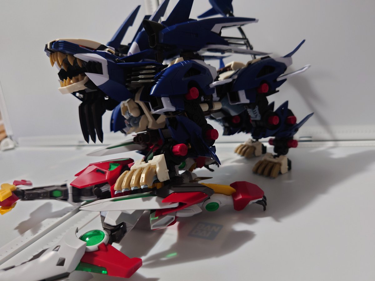 m_m_warabimoti's tweet image. 今日はMODEROIDブレイバーンで並走
クリアパーツが色の濃淡で2種類あるのいいね
今回は明るい方で作成

#めこ生
#めこ丸隊
