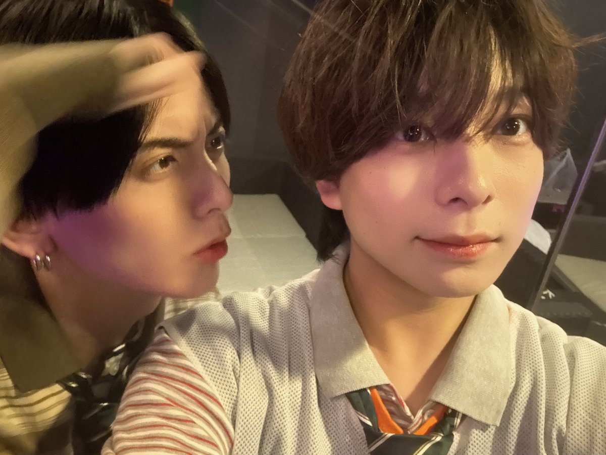 7min_yu's tweet photo. ファンミーティング新潟公演ありがとうございました！改めて素敵なファンの方達だなぁって思いました🥲
そして衣装の赤いパンツ履いたまんまなことに今気づきました。まだ運営さんに報告できてませんお願いします怒らないで下さいすみません。
次回火ノ宮夕は赤いパンツを履いているのか！？お楽しみに https://t.co/h7ZKa9TndK