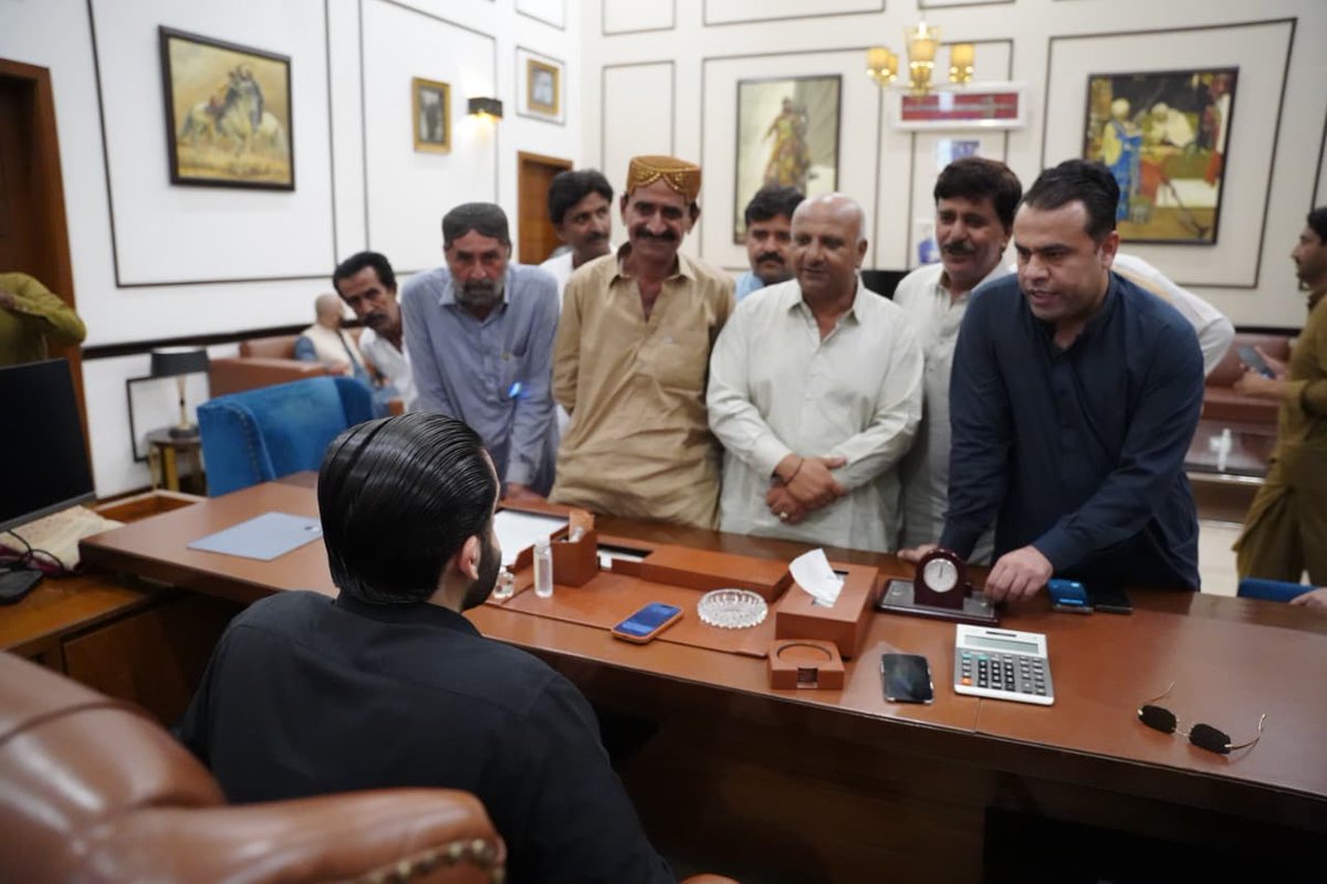 AliHyderKaleri1's tweet photo. Dated 11-10-2025
PPP leader @rawalsharjeel meets with people of PS61 regarding their issues at Rawal House, Rawal Sharjeel resolved their issue on immediate basis https://t.co/sdGjBF53Wk
