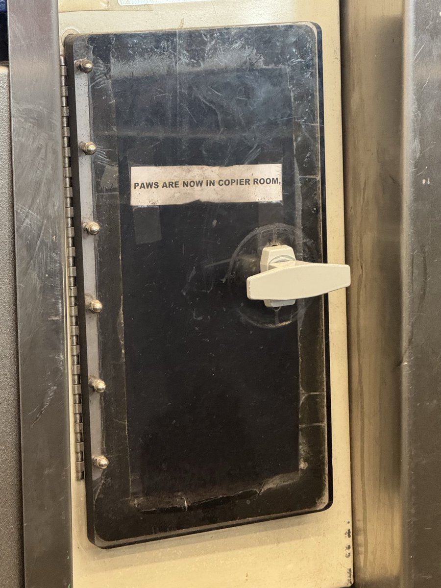 About to get on my flight and…….

Chat I think I’m gonna have to miss it just this once