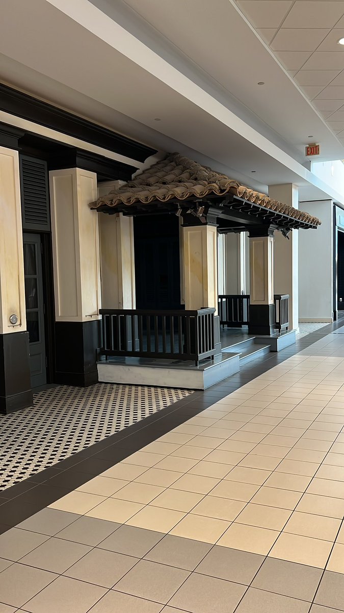Midhat Bekim Mullai (@midhatbm) on Twitter photo Remember when Hollister used to have this design for stores. Remember when Hollister used to have this design for stores.