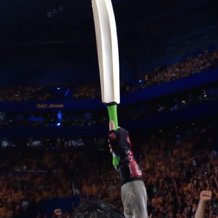 RanaAhmad056's tweet image. 👑 Roman Reigns with a cricket twist! 🏏
The Tribal Chief uses a cricket bat to destroy his opponent at the Crown Jewel event in Perth! 🇦🇺🔥

Cricket meets WWE — and Reigns still remains The Head of the Table! 💪😤

#RomanReigns #CrownJewel #WWE #Cricket #Perth…