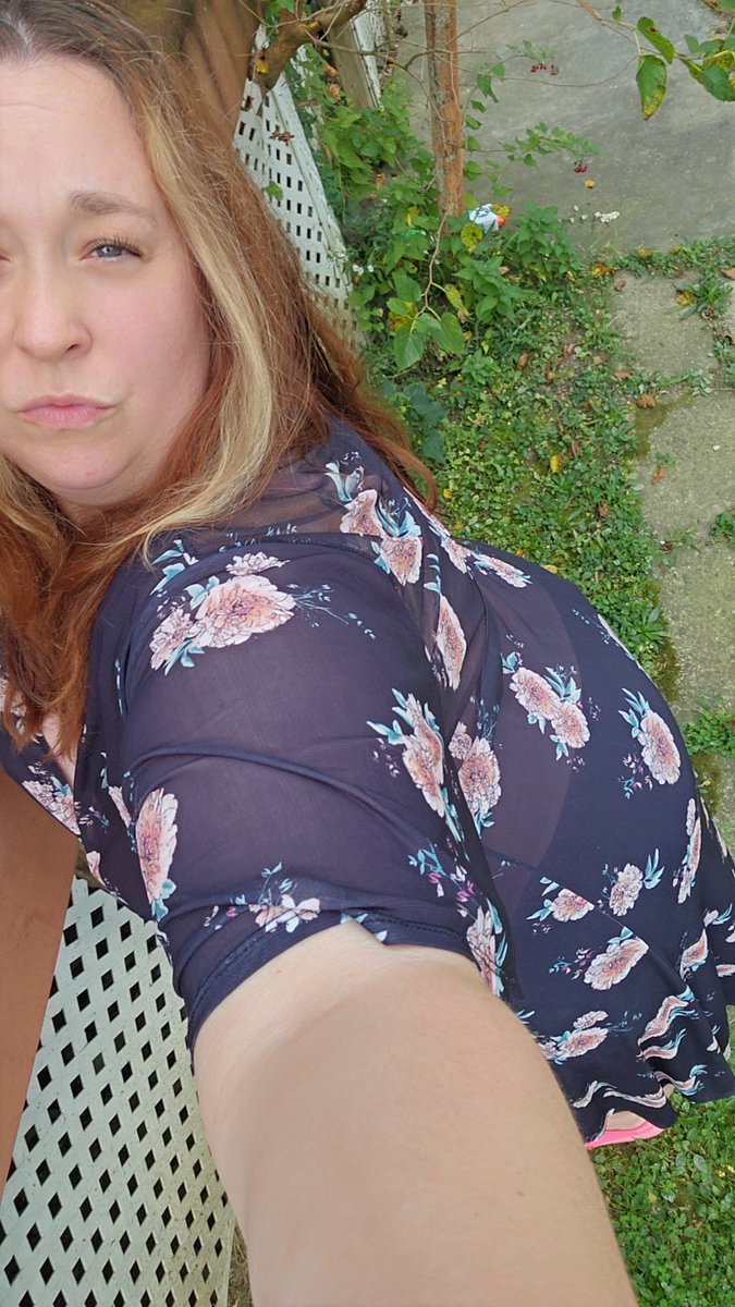 Msbatbooty's tweet photo. Am I still pretty! https://t.co/KpZDbrx4Us