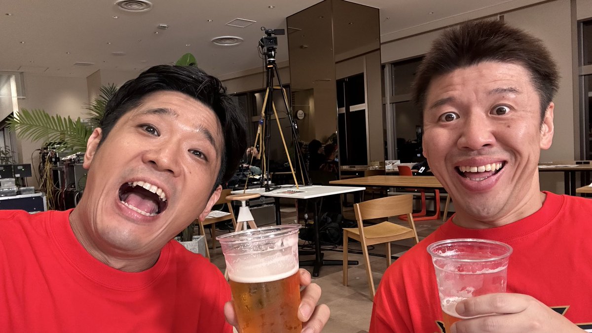 ubtk's tweet image. キングオブコントありがとうございました！！！8位でした！！！

あの舞台で二人でコント出来て本当に良かったです！！応援してくれた方々ありがとうございました！！

またやるっきゃない✊

#キングオブコント