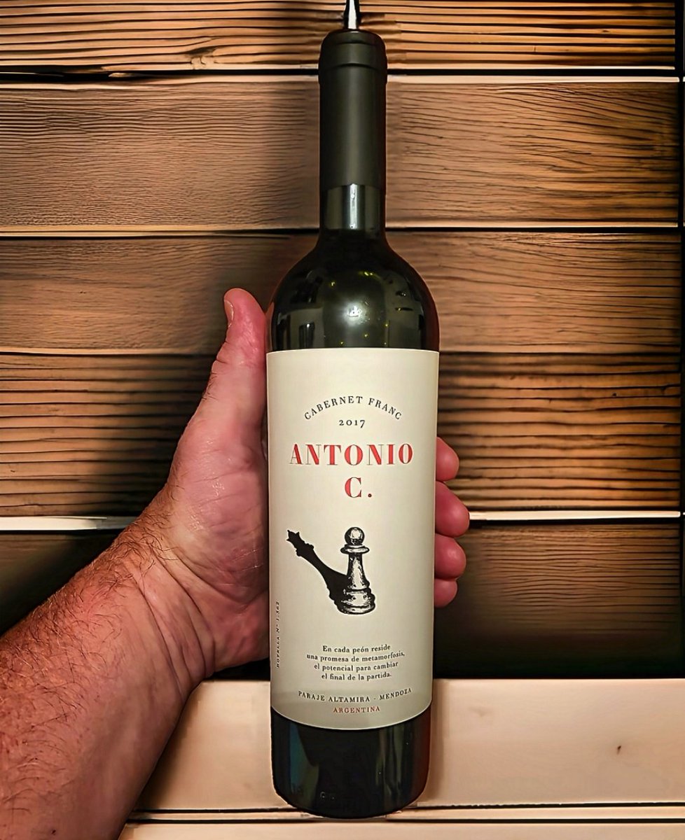 Hace + | - 20 años comenzaba a surgir con fuerza el Cabernet Franc 😎🍷
Recuerdo que en Buenos Aires había 2 Restaurantes que tenían esta Cepa en sus Menúes, BengaI [ en la zona deI Palacio San Martín ] y <a href="/almacensuipacha/">Almacen Suipacha</a>.
Fue una época en que el turismo europeo descubrió la