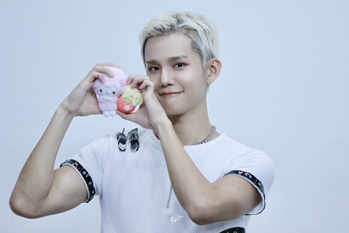 RuiiHuni's tweet image. 251010 프롬스토어

후니하트🍓🎀

#SEUNGHUN #승훈 #김승훈
#CIX #씨아이엑스
