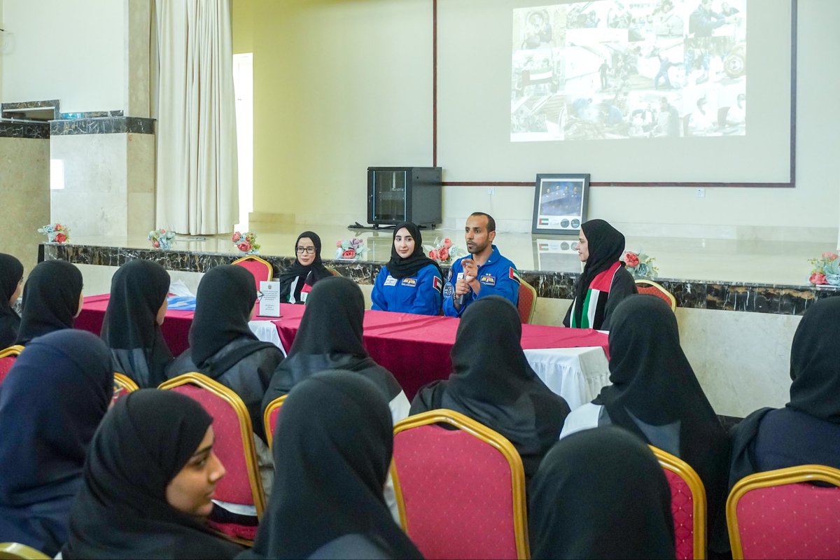 astro_hazzaa's tweet image. Year after year, you continue to grow, carrying forward Zayed’s ambition with you. 🤍
Here are some photos from our tour across schools in the UAE as we joined students to celebrate World Space Week.