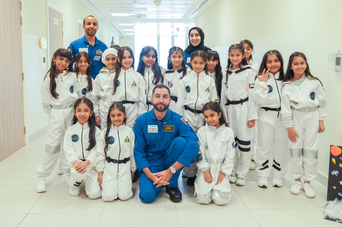 astro_hazzaa's tweet image. Year after year, you continue to grow, carrying forward Zayed’s ambition with you. 🤍
Here are some photos from our tour across schools in the UAE as we joined students to celebrate World Space Week.