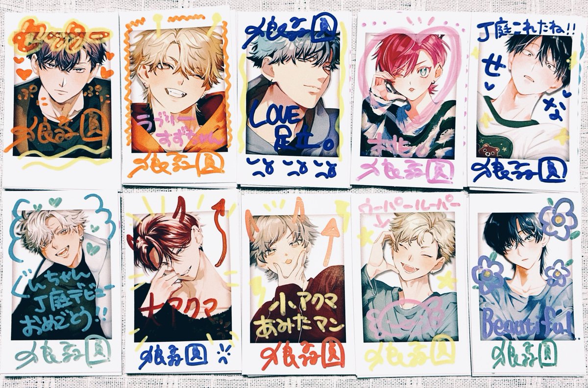 Hy_en26's tweet image. 初期不良でちょびっと汚れてたりしたヤツをデコって蘇らせてみました。
これはノーマルチェキに封入されるスーパーカードです。
箔押しレアカードとは別で、ノーマルチェキ風カードのどこかしらかに封入されてる狼森圓の直筆お絵描きチェキです。
是非狙ってみてください。結構ある。
#J庭58