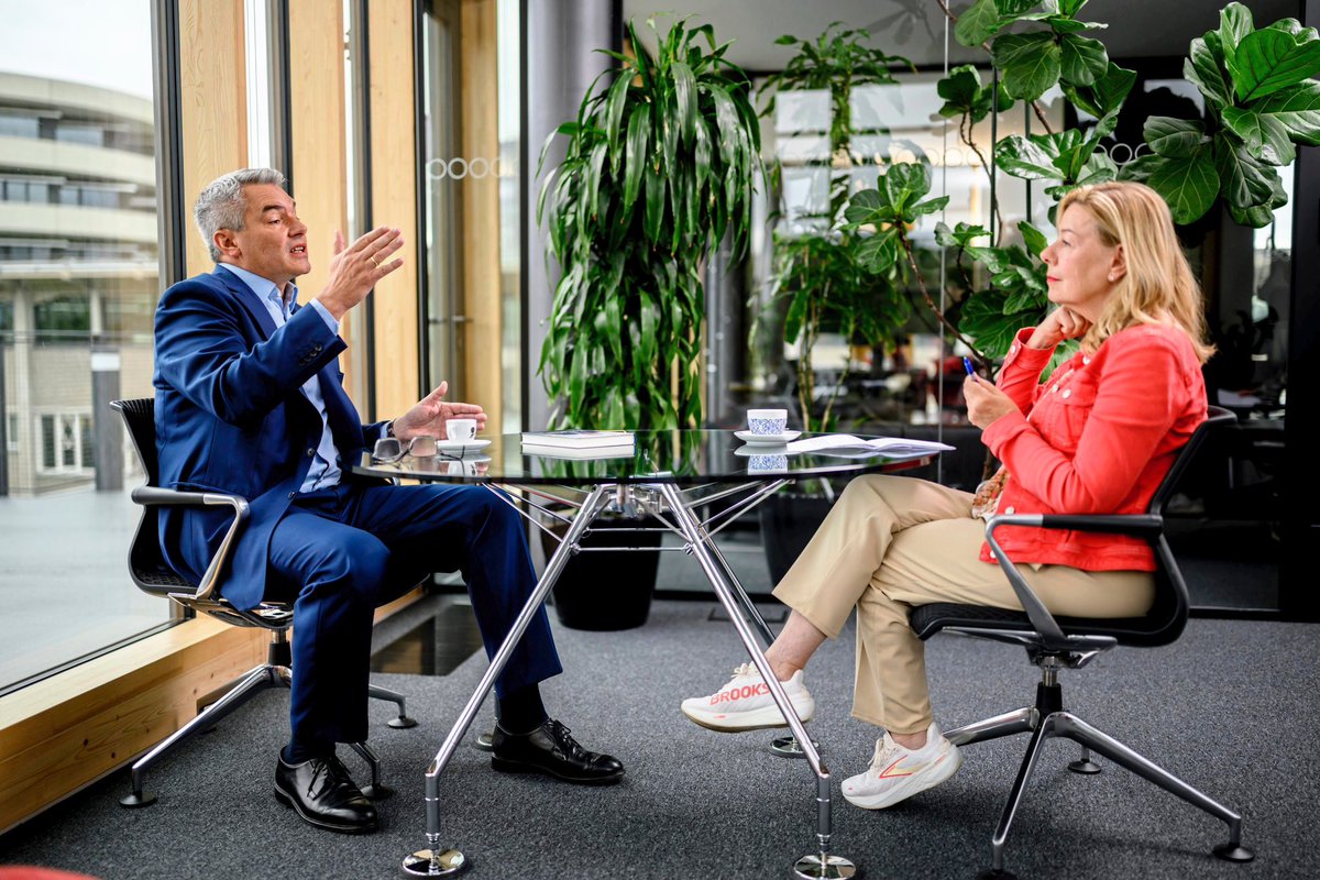 Erstes Interview nach seinem Rückzug: Ich habe mit Ex-Kanzler <a href="/karlnehammer/">Karl Nehammer</a> über sein neues Leben und sein neues Buch gesprochen. Das Interview lest ihr morgen in der #Krone und auf <a href="/krone_at/">Kronen Zeitung</a>  [Krone+] Foto: Imre Antal