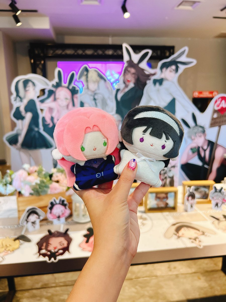 StarbornALNST's tweet photo. Ended up giving these dolls to Vivimeng during the signing!! Vivinos said they were so cute she wanted to eat them 🤣🤣!! I’m glad they like them 🥹

That being said I don’t have any more promo pics for these dolls since I don’t have them anymore, so 👉🏻👈🏻 💦PO ends in 9 days! 🌟 https://t.co/3fiPQc1rdF