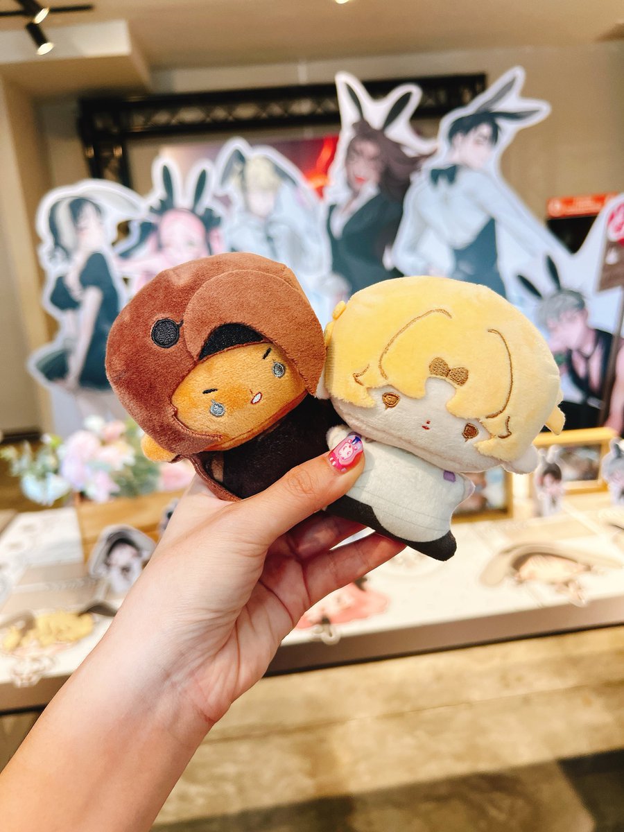 Ended up giving these dolls to Vivimeng during the signing!! Vivinos said they were so cute she wanted to eat them 🤣🤣!! I’m glad they like them 🥹

That being said I don’t have any more promo pics for these dolls since I don’t have them anymore, so 👉🏻👈🏻 💦PO ends in 9 days! 🌟
