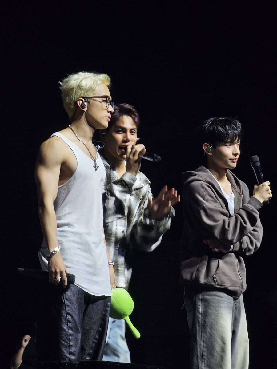 HelloKeuna's tweet photo. Soundcheck done.

SB19 READY FOR DUBAI
@SB19Official #SB19 
#SaWWorldTourDubai https://t.co/j8uKtPlmoq